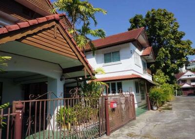 2 houses with 5 bedrooms for sale in Muang Chiang Mai