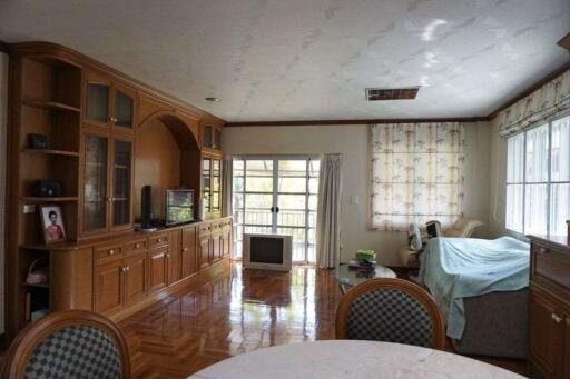 2 houses with 5 bedrooms for sale in Muang Chiang Mai