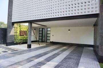 Modern house with a private pool for sale in Hang Dong , Chiang Mai