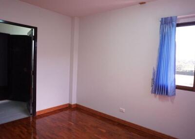 A family house for sale in San Khampeang, Chiang Mai