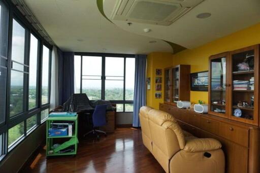 3 bed large unit for sale at the Green Valley Condo in Mae Rim, Chiang Mai