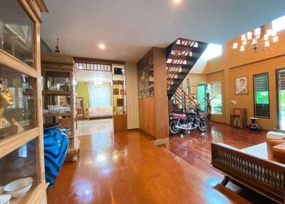 6 bed family home with private pool for sale in Nam Phrae Chiang Mai