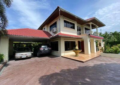 A lovely family home with pool for sale in Sankhampeang, Chiang Mai