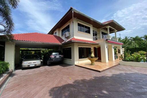 A lovely family home with pool for sale in Sankhampeang, Chiang Mai