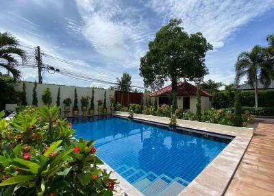 A lovely family home with pool for sale in Sankhampeang, Chiang Mai