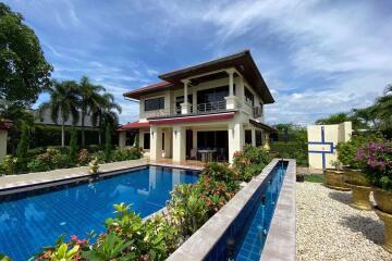 A lovely family home with pool for sale in Sankhampeang, Chiang Mai