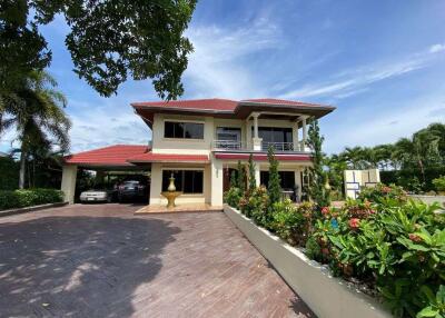 A lovely family home with pool for sale in Sankhampeang, Chiang Mai