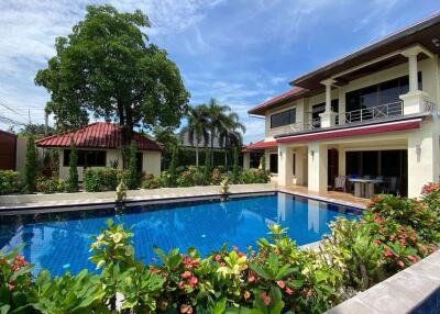 A lovely family home with pool for sale in Sankhampeang, Chiang Mai