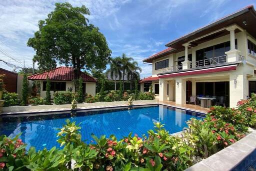 A lovely family home with pool for sale in Sankhampeang, Chiang Mai