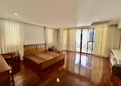 3 Bedrooms Apartment with big Balcony/Terrace, Asoke