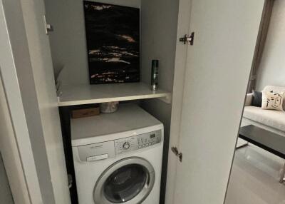 Utility closet with washing machine