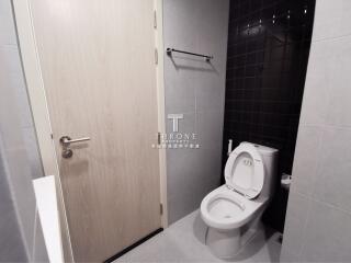 A modern bathroom with a toilet