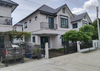 Two-story house with a driveway and a garden