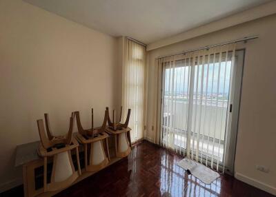 Unfurnished living room with floor-to-ceiling windows and balcony access