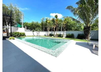 Pool villas in Ao nang