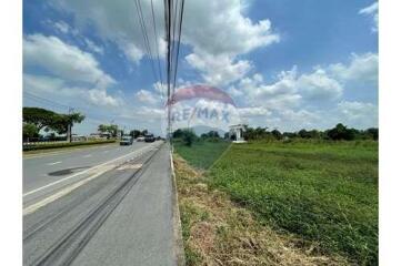 1,200 Sqm. Townhouse listed for ฿ 38,000,000.