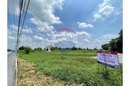 1,200 Sqm. Townhouse listed for ฿ 38,000,000.