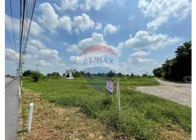 1,200 Sqm. Townhouse listed for ฿ 38,000,000.