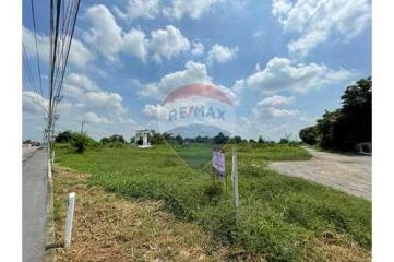 1,200 Sqm. Townhouse listed for ฿ 38,000,000.