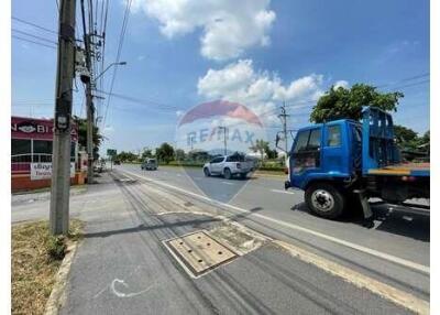 1,200 Sqm. Townhouse listed for ฿ 38,000,000.