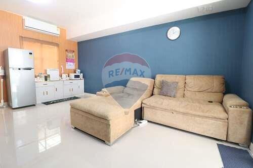 110 Sqm., 3 Beds, 2 Baths Townhouse listed for ฿ 2,500,000.