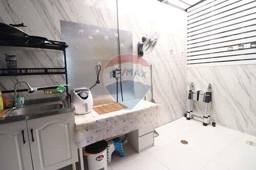 110 Sqm., 3 Beds, 2 Baths Townhouse listed for ฿ 2,500,000.