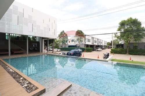 110 Sqm., 3 Beds, 2 Baths Townhouse listed for ฿ 2,500,000.