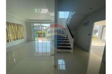 228 Sqm. Townhouse listed for ฿ 4,400,000.