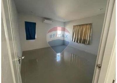 228 Sqm. Townhouse listed for ฿ 4,400,000.