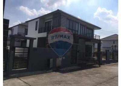 182 Sqm. Townhouse listed for ฿ 4,480,000.