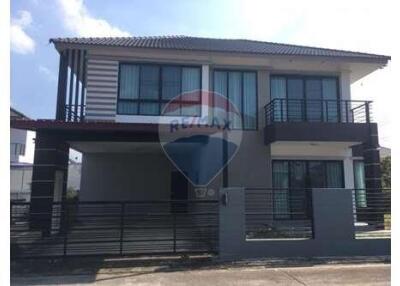 182 Sqm. Townhouse listed for ฿ 4,480,000.