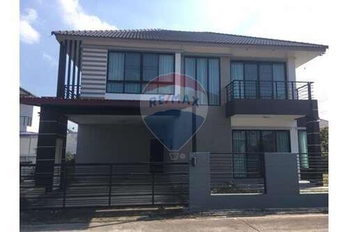 182 Sqm. Townhouse listed for ฿ 4,480,000.