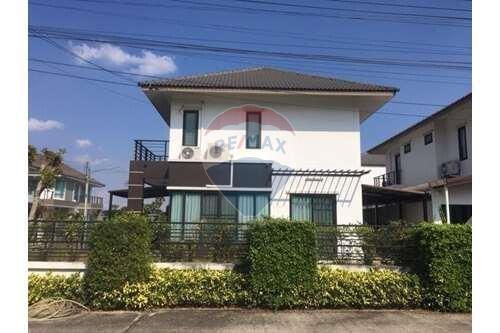 182 Sqm. Townhouse listed for ฿ 4,480,000.