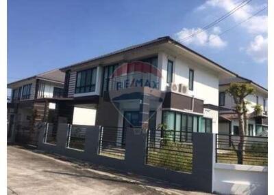 182 Sqm. Townhouse listed for ฿ 4,480,000.