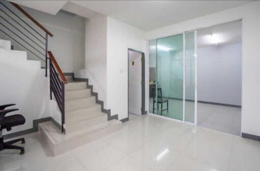 For Sale and Rent Bangkok Home Office Rom Klao Lat Krabang