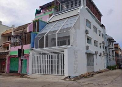 For Sale Bangkok Town House Borommaratchachonnani Bang Phlat