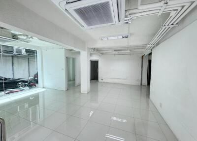 For Rent Bangkok Retail Silom BTS Sala Daeng MRT Si Lom Bang Rak