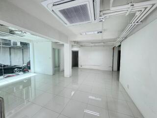 For Rent Bangkok Retail Silom BTS Sala Daeng MRT Si Lom Bang Rak