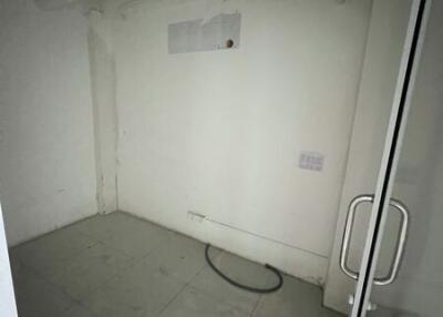 For Rent Bangkok Retail Silom BTS Sala Daeng MRT Si Lom Bang Rak