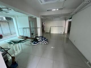 For Rent Bangkok Retail Silom BTS Sala Daeng MRT Si Lom Bang Rak