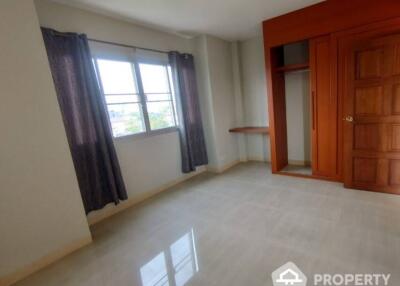 2-BR Condo near BTS Phra Khanong