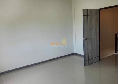 3 Bedrooms Townhouse East Pattaya H011971