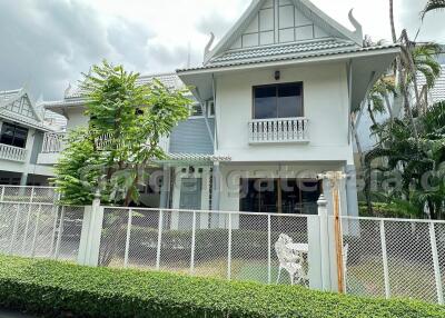 3 Bedrooms House with Garden in Compound - Sathorn