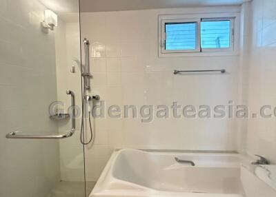 3 Bedrooms House with Garden in Compound - Sathorn