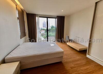 2 Bedrooms Apartment close to Benchasiri Park and Phrom Phong BTS