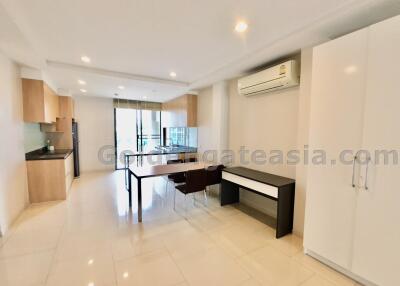 2 Bedrooms Apartment close to Benchasiri Park and Phrom Phong BTS