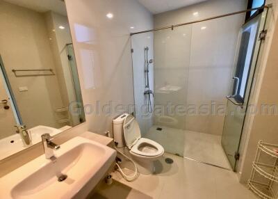 2 Bedrooms Apartment close to Benchasiri Park and Phrom Phong BTS