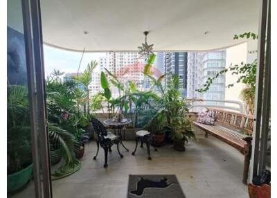 Pet-Friendly 41Bed Condo on High Floor with Good Air Circulation