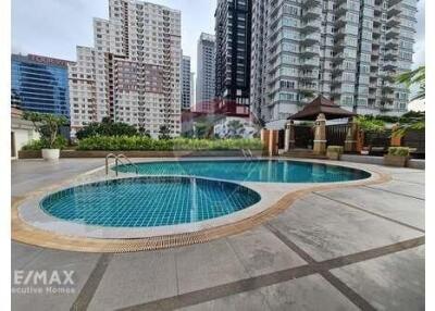 Pet-Friendly 41Bed Condo on High Floor with Good Air Circulation