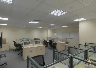 1,406 قدم مربع مكتب مدرجة بسعر AED 1,500,000.
